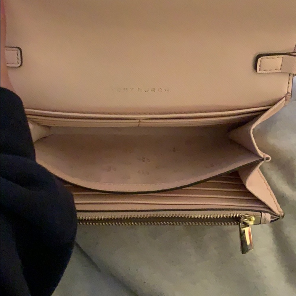 Tory Burch Wallet on a chain - Picture 4 of 5